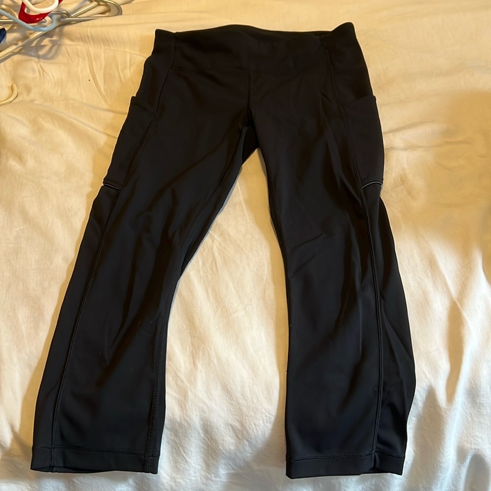 Lululemon black capri leggings